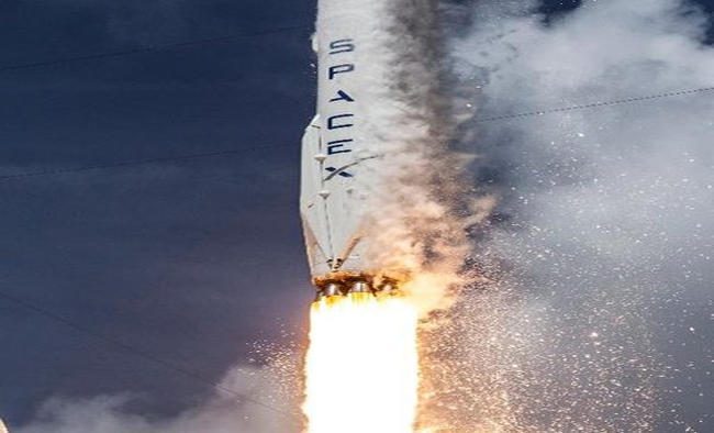 SpaceX successfully launches Falcon Heavy rocket