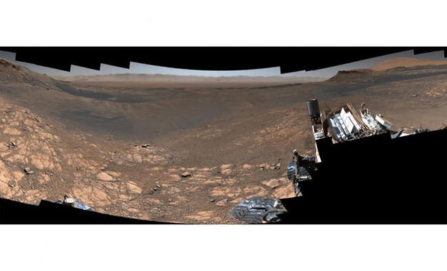 NASA Curiosity rover snaps stunning panorama of Mars surface